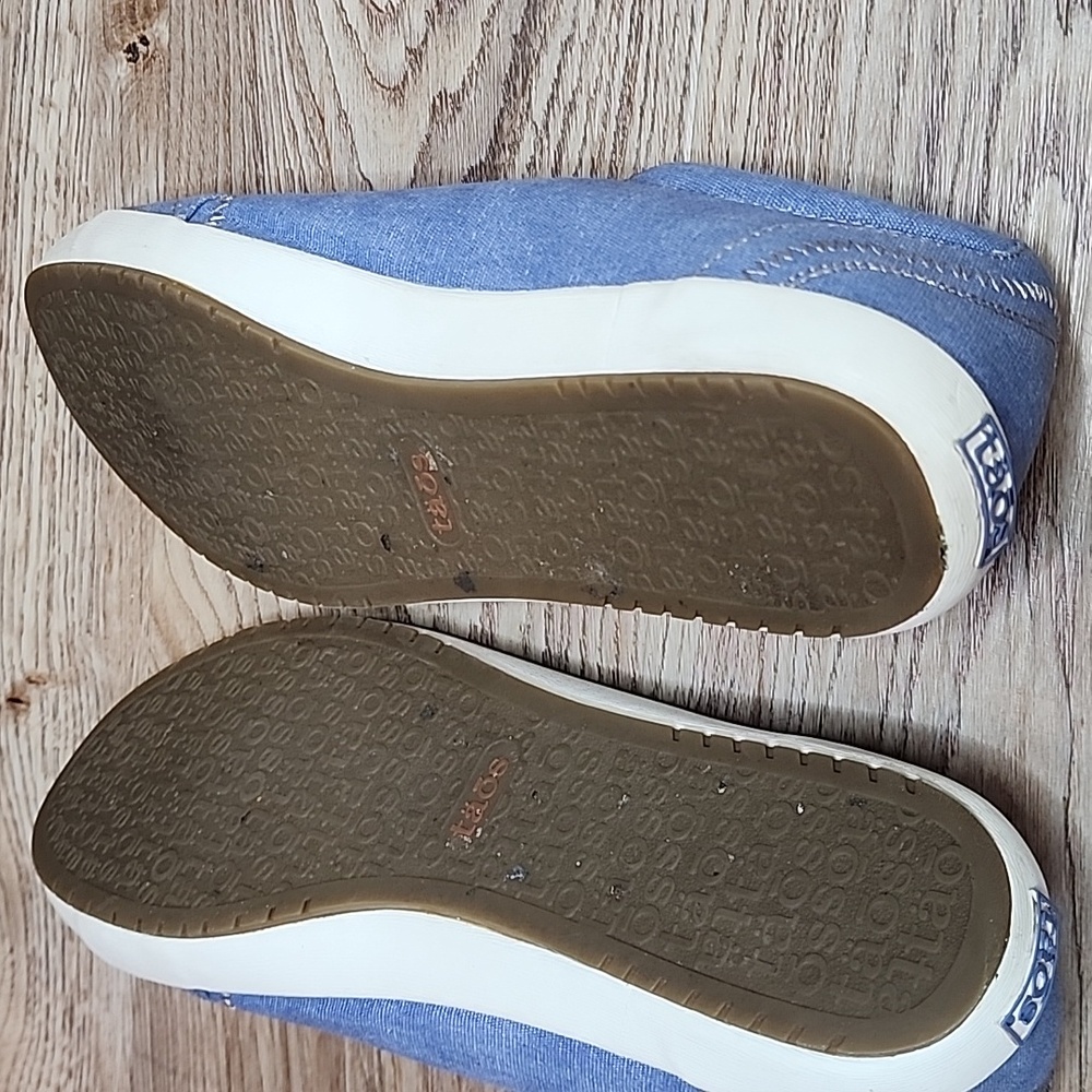Taos Womens Star Sneakers Light Blue White Trim Size 8 1/2 Tennis Shoes - Picture 8 of 11